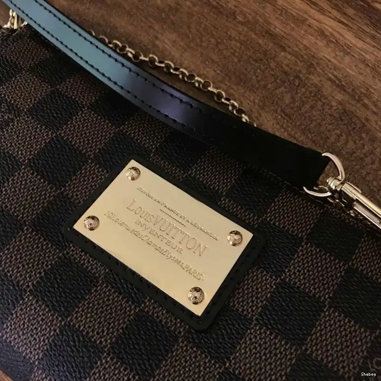 LV Bags 19T1L0126 0526